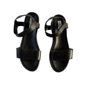 PRICE FIRM🚨 Steve Madden Eastside Black Leather Sandals 10